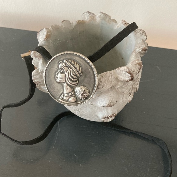 Signed Handwrought Flapper Brooch - Picture 2 of 12